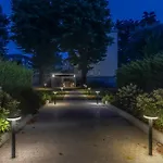 Charming Garden Hideaway In By Rent