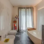Appartement Charming Garden Hideaway In By Rent Côme