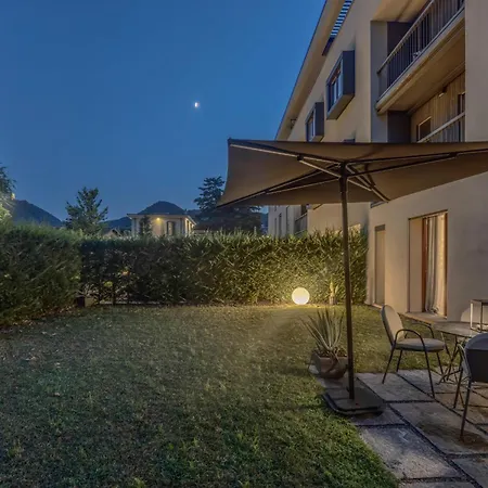 Appartamento Charming Garden Hideaway In By Rent