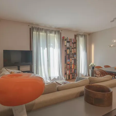 Charming Garden Hideaway In By Rent Appartamento *